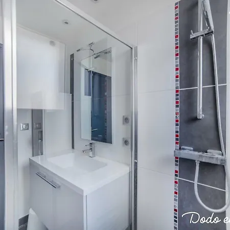 Restful 2 Bedroom With Balcony - Dodo Et Tartine 아파트 *